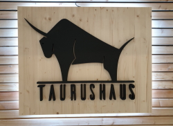 3D reklama a 3D loga Taurushaus Podsvícené